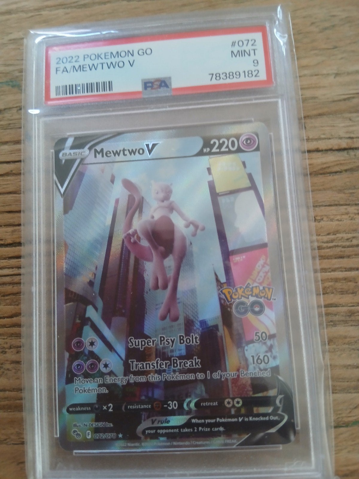 PSA9 pokemonkaart pokemon go mewtwo, Ophalen of Verzenden, Zo goed als nieuw