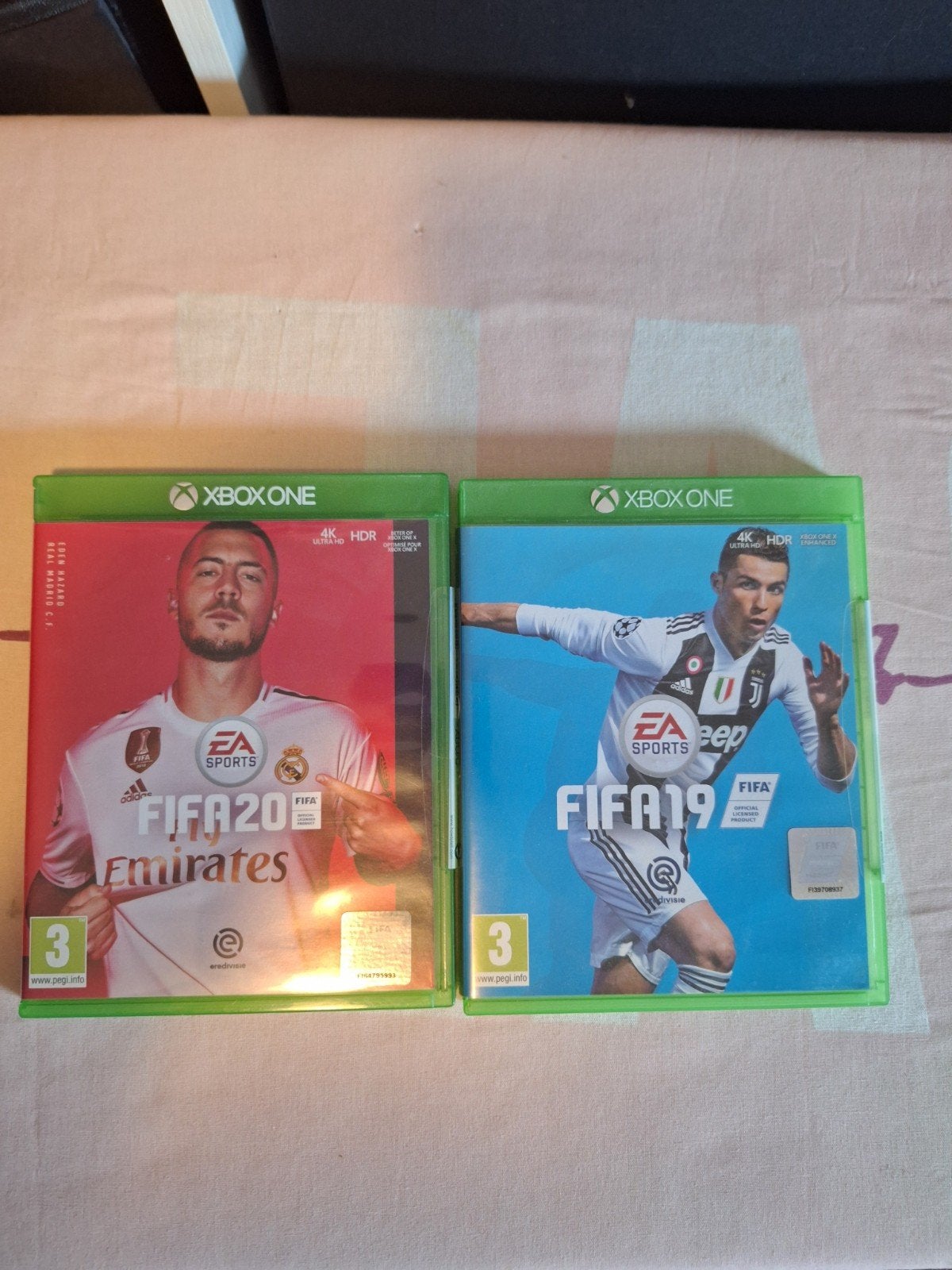 FIFA 19 & FIFA 20 Xbox One - Voetbalgames, Gebruikt, Ophalen of Verzenden, Eén computer, Sport