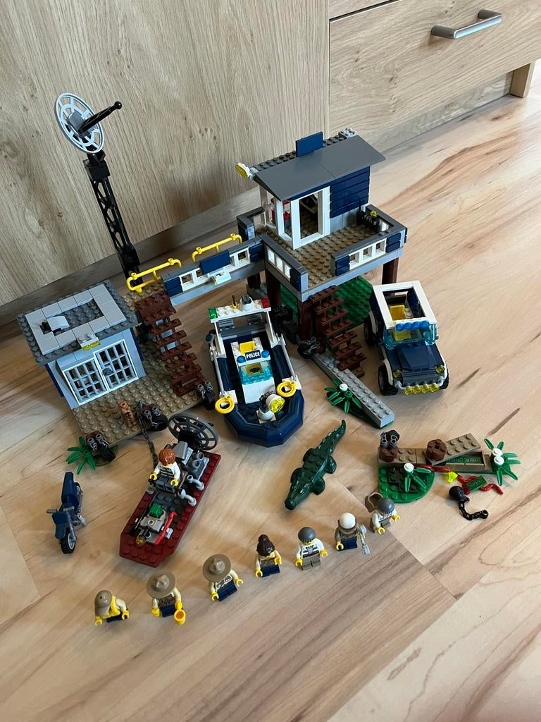 Lego City Politiebureau in de Jungle met Voertuigen, Lego, Ophalen of Verzenden, Compleet, Complete set