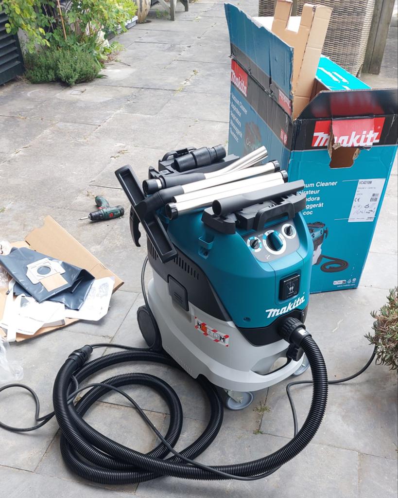 Nieuwe Makita VC4210M Professionele Stofzuiger - Ongebruikt, Stofzak, Stille werking, Nieuw, Ophalen of Verzenden
