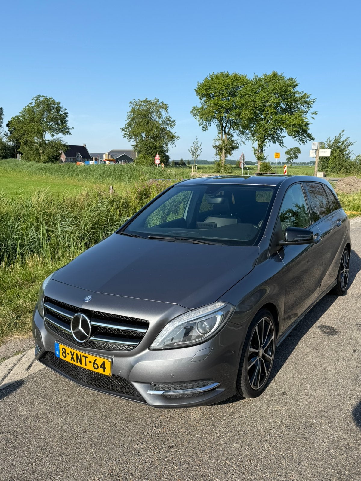Mercedes-Benz B-Klasse 1.6 B180 5DRS BE Dct7 2014 Grijs, Auto's, Mercedes-Benz, 1325 kg, Zwart, 4 cilinders, Leder en Stof
