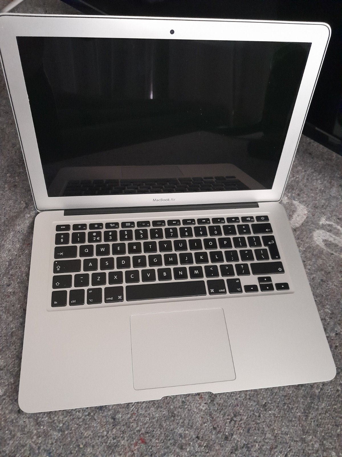 Niet werkende Macbook Air 2012 - Ideaal voor onderdelen, Computers en Software, Ophalen of Verzenden