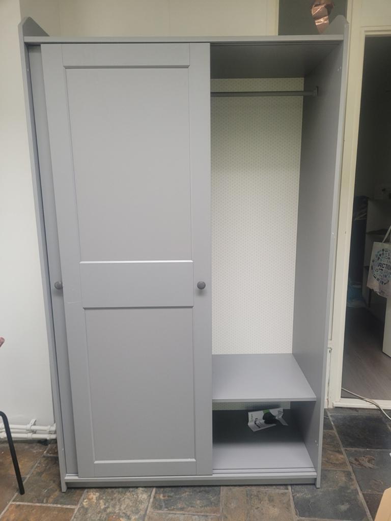 Grey IKEA wardrobe, 100 tot 150 cm, Ophalen of Verzenden, Zo goed als nieuw, 150 tot 200 cm