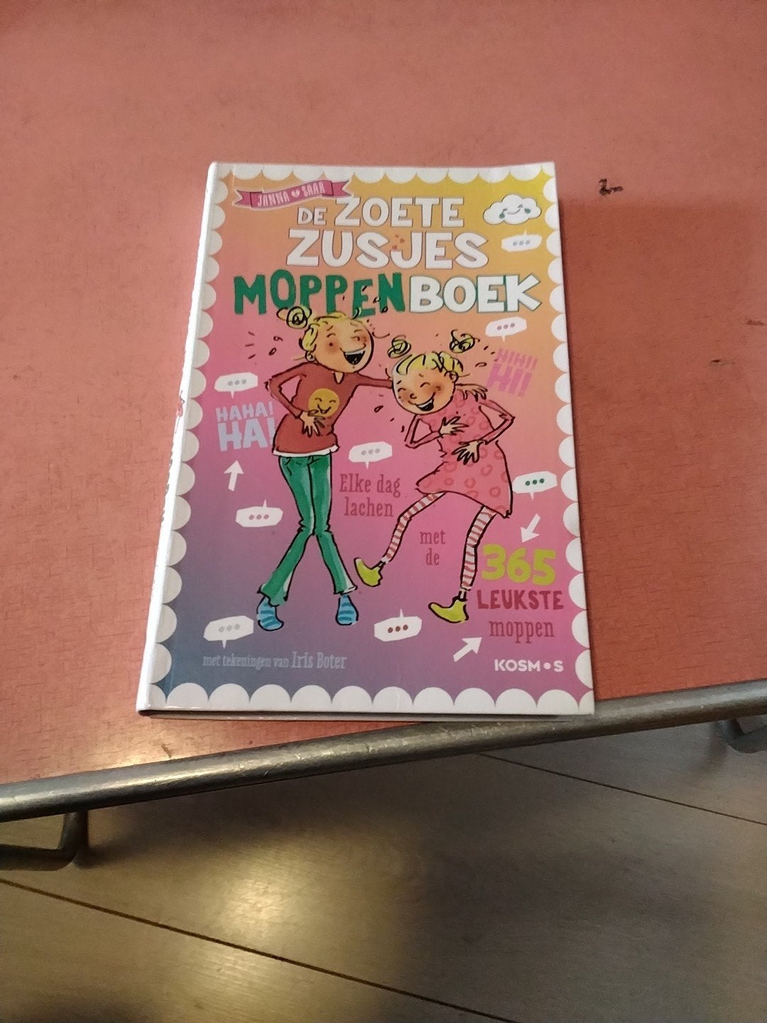 janna & saar de zoetezusjes moppenboek € 4, Ophalen of Verzenden, Zo goed als nieuw, Fictie algemeen