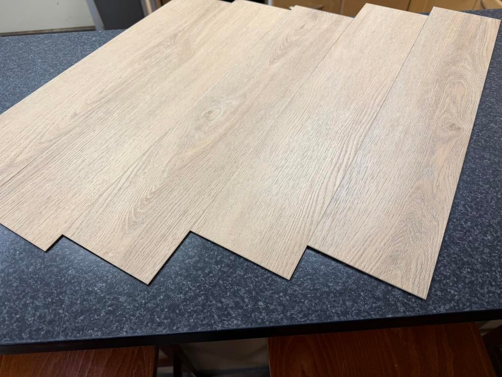 7.14 MTR/2 PLAK PVC WANDJE HAL ECT RESTANT, Ophalen, Nieuw, Bruin, Overige typen