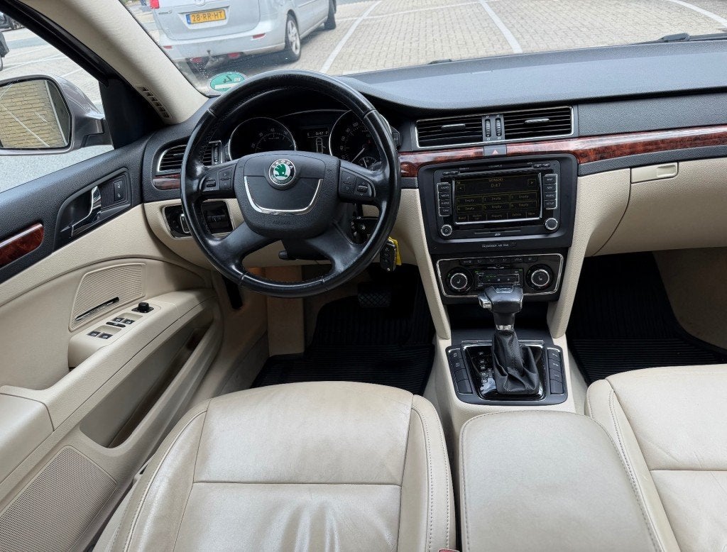 Skoda SUPERB 1.8 TSI Elegance Business Line LEER NAVI TOP CO, Auto's, Skoda, Automaat, Euro 5, Gebruikt, 4 cilinders