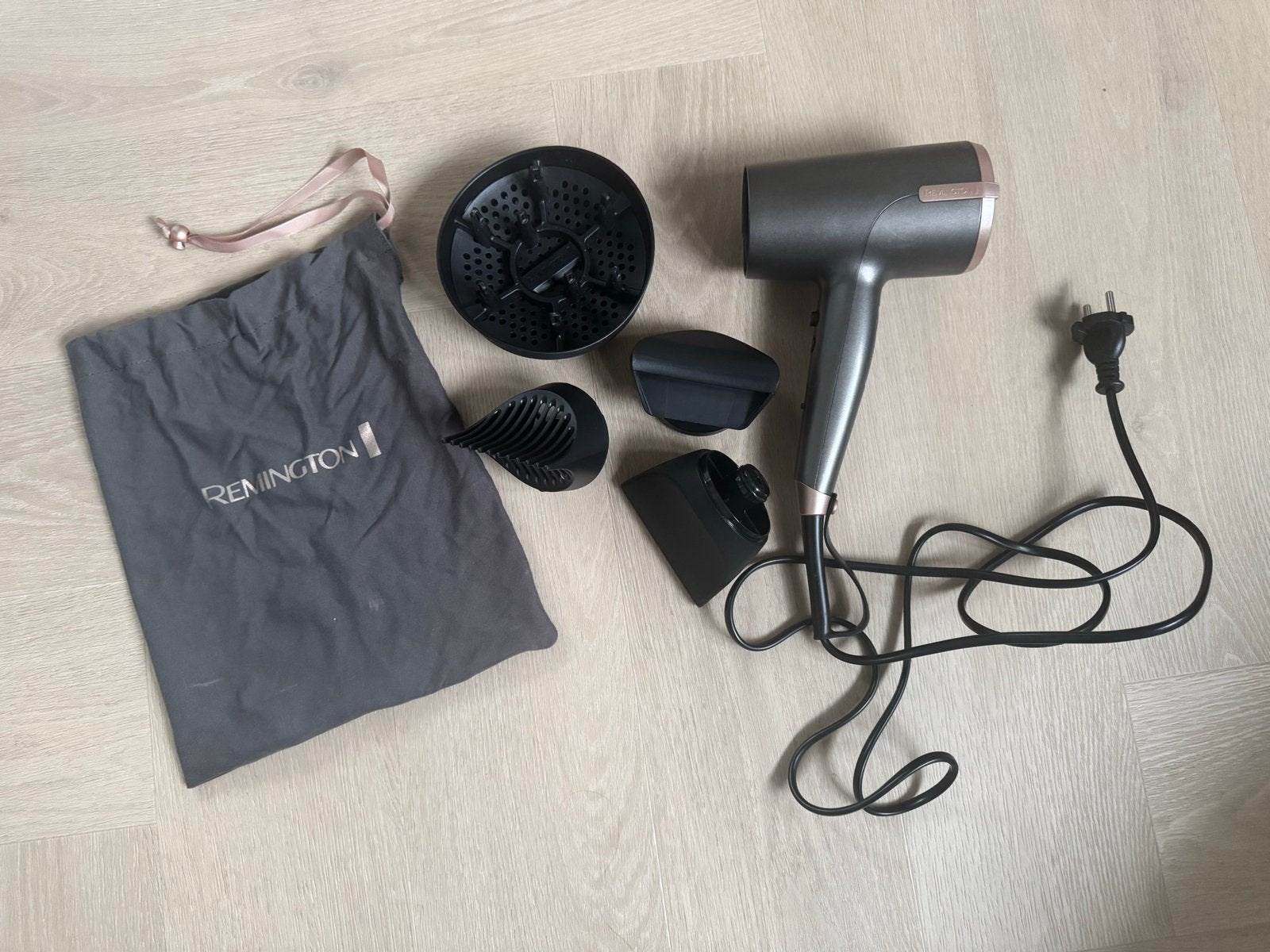 Remington Haardroger met Diffuser en Opzetstukken, Ophalen of Verzenden, Zo goed als nieuw, Haarverzorging