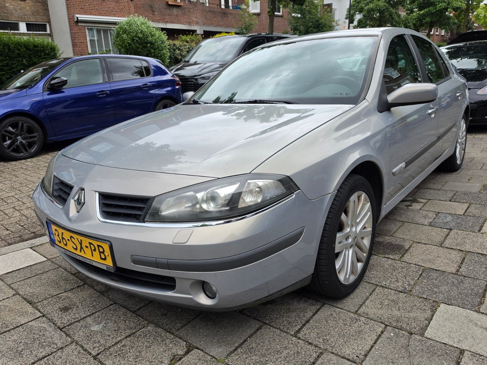 Renault Laguna 2.0-16V Turbo - NWE APK - Automaat!-Topauto!, Auto's, 4 cilinders, Leder en Stof, Bedrijf, Grijs