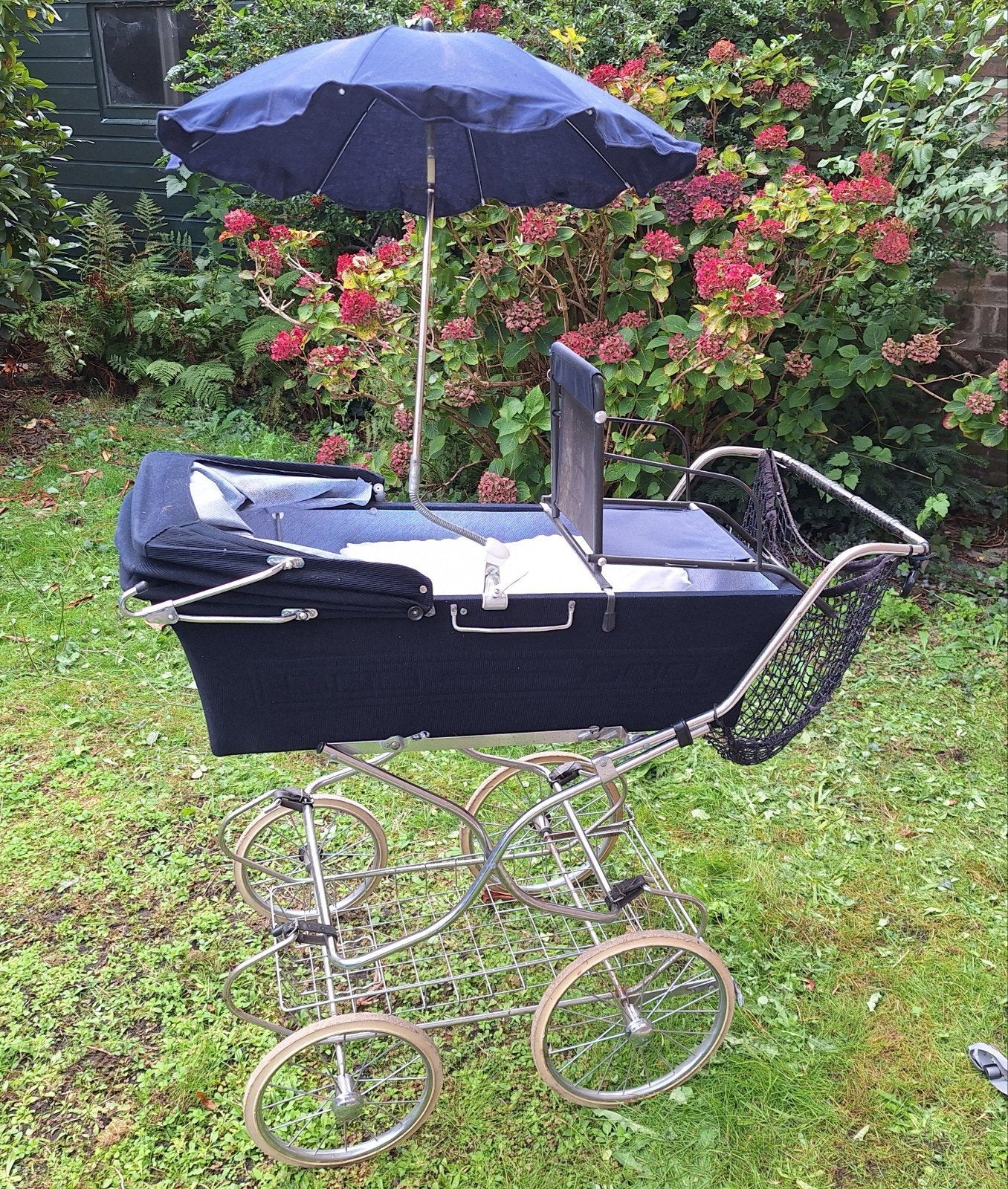 Foto 4 van Vintage Kinderwagen met Parasol en Zitje - Klassiek Design