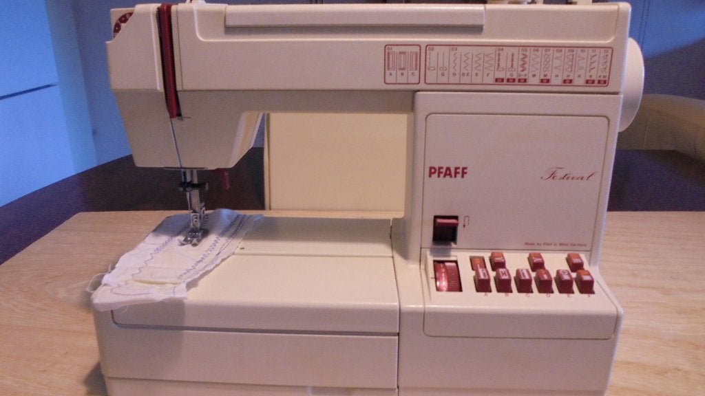 Te koop, pfaff festial., Ophalen, Zo goed als nieuw, Naaimachine, Pfaff
