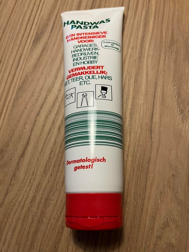 Nieuwe tube handwaspasta, Ophalen