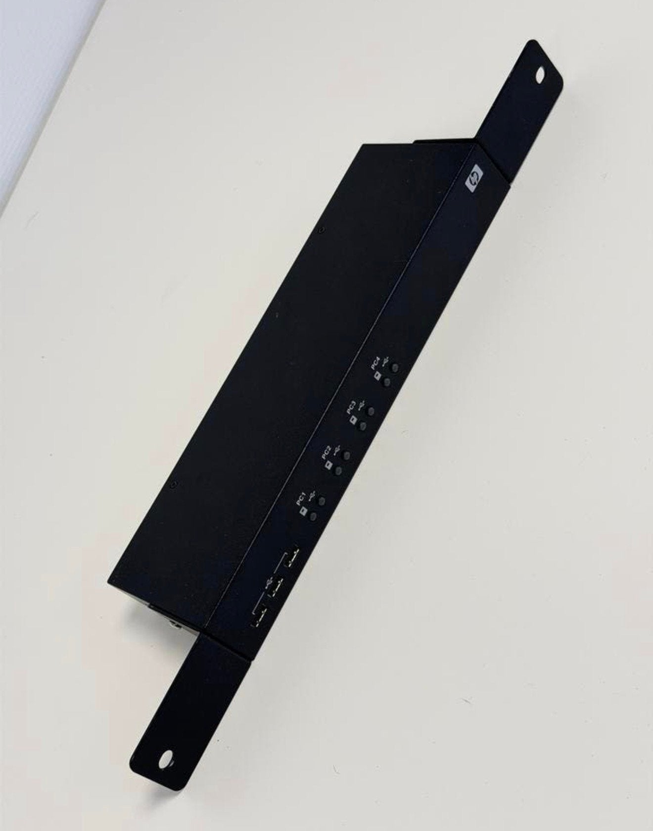 HP 1x4 USB PS2 KVM Console Switch Rackmount 4 Poorts zgan, Computers en Software, Overige Computers en Software, Ophalen of Verzenden