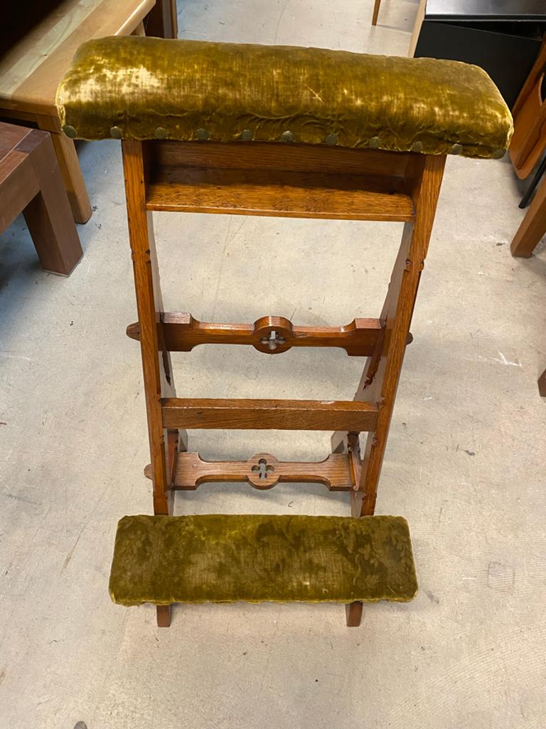 Antieke bidbank/knielbank met fluwelen kussens, Antiek en Kunst, Antiek | Religie, Ophalen of Verzenden