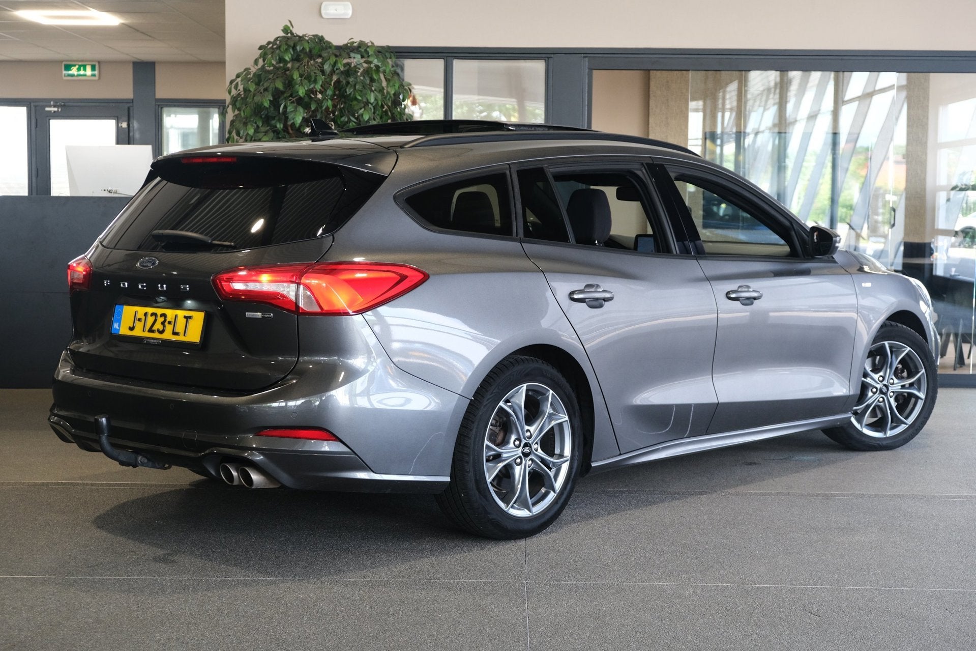 Ford Focus Wagon 1.0 EcoBoost ST-Line Pano Navi Trek B&O Cam, Auto's, Gebruikt, Origineel Nederlands, Grijs, Hybride Elektrisch/Benzine