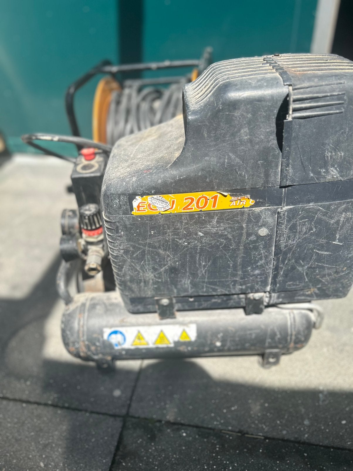 compressor en slang op haspel, Doe-het-zelf en Verbouw, Compressors, Gebruikt, 6 tot 10 bar, Ophalen of Verzenden, 25 tot 100 liter