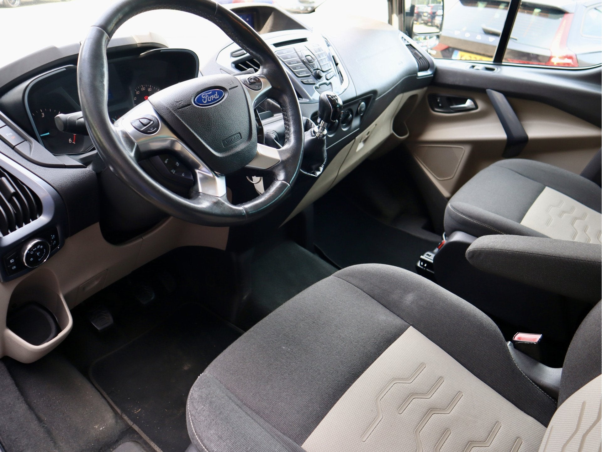 Ford Transit Custom 2.2 TDCI DUBBELE CABINE MARGE BTW VRIJ, Auto's, Bestelauto's, Voorwielaandrijving, Euro 5, Stof, Gebruikt