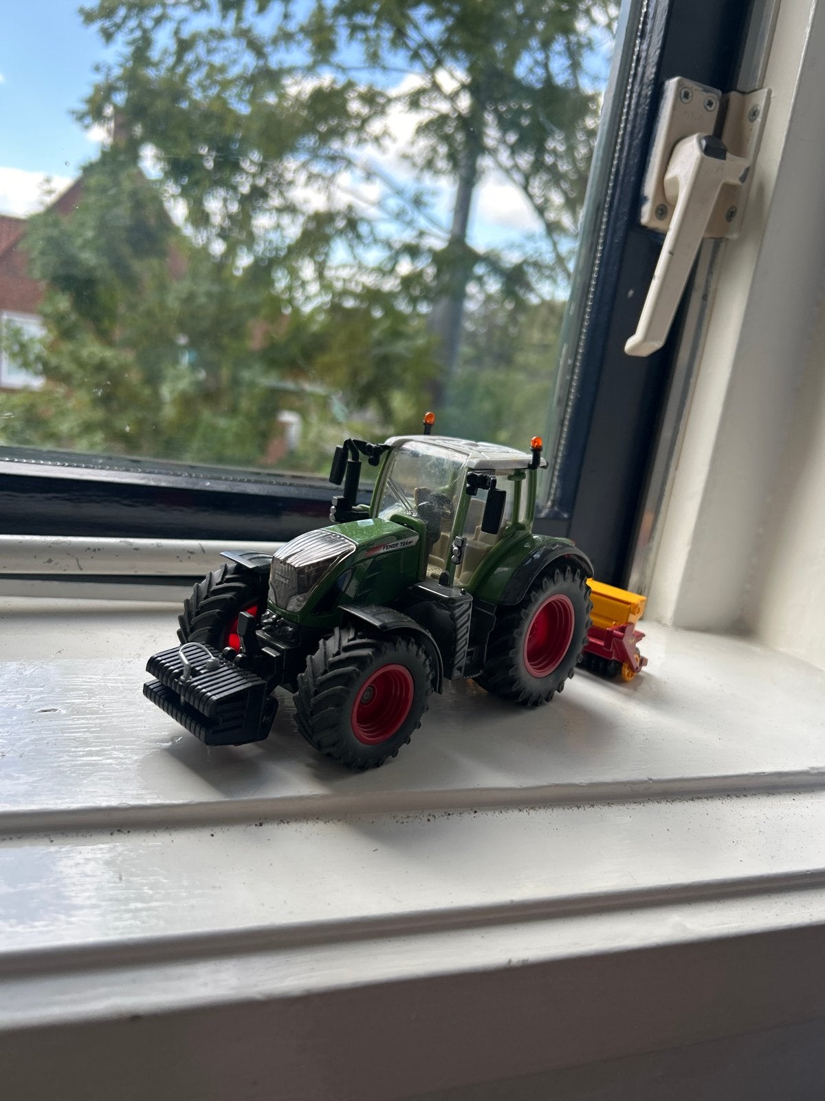 Siku Fendt 724 met Kuhn maaiers en Vredo zaaimachine 1:32, Ophalen, Gebruikt