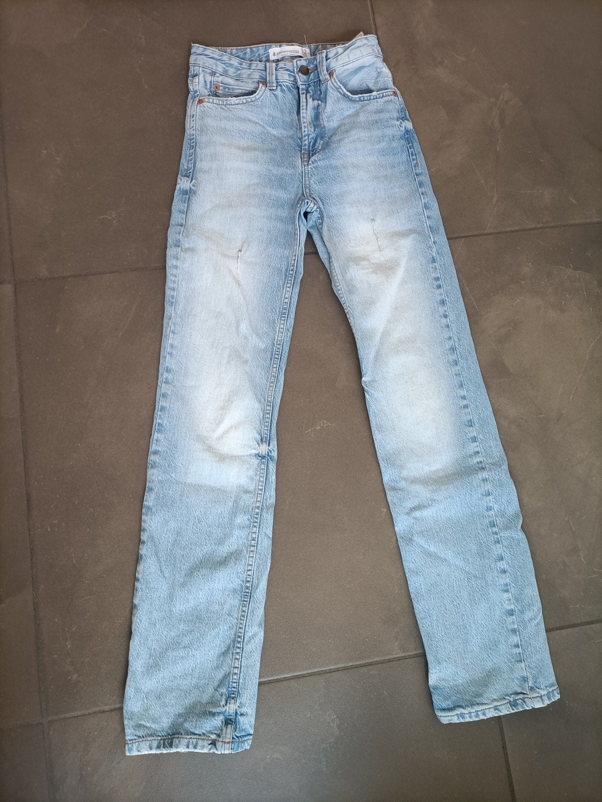 Stradivarius jeans maat 32, Stradivarius, Ophalen of Verzenden, Zo goed als nieuw, Blauw