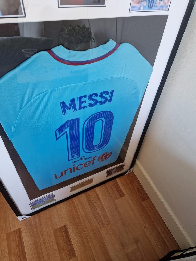 Ingelijst Messi fc Barcelona gesigneerd shirt, Ophalen of Verzenden, Zo goed als nieuw, Buitenlandse clubs, Shirt