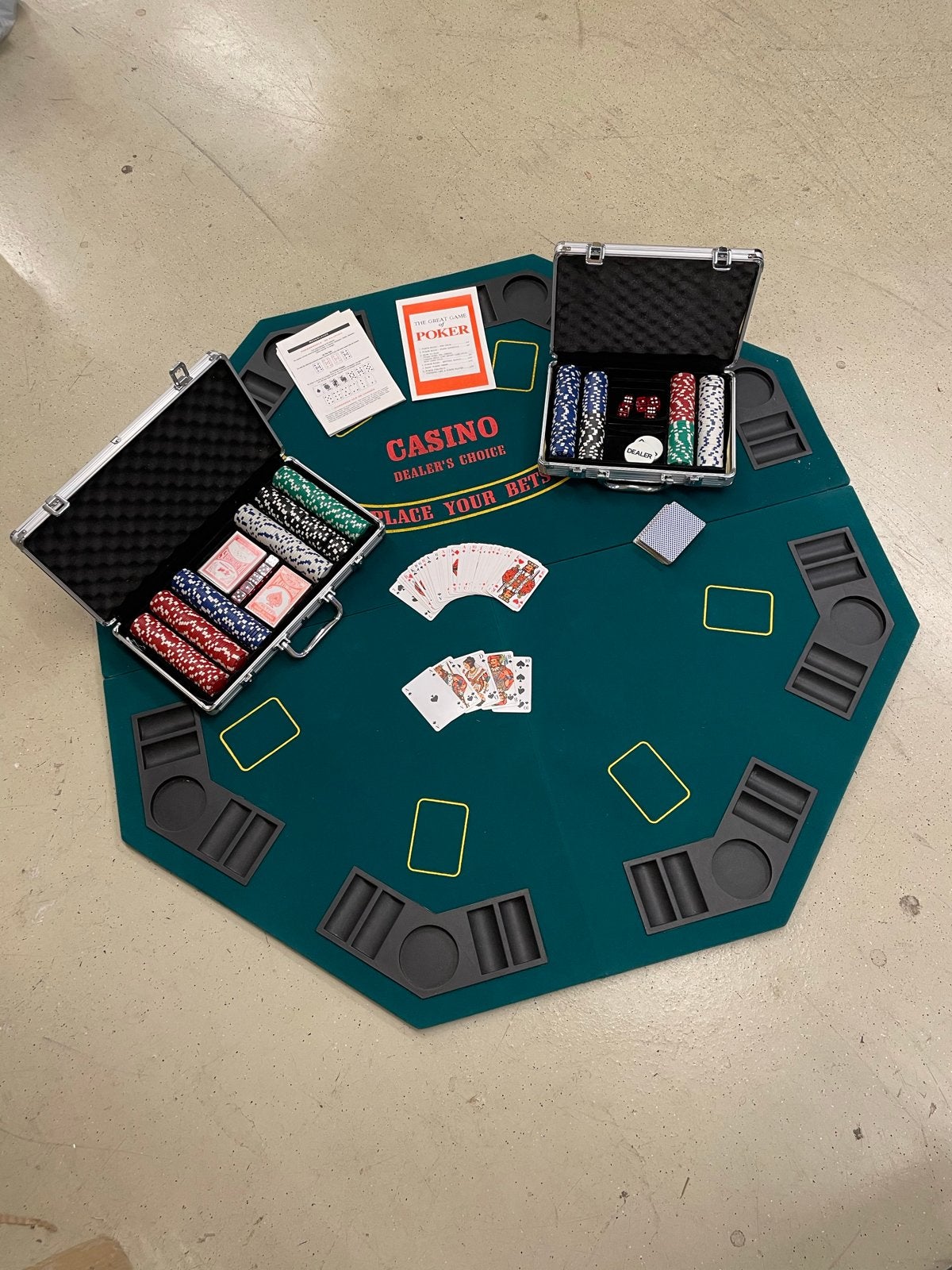 Complete Poker Set met Opvouwbare Tafelblad en Chips fiches, Een of twee spelers, Ophalen, Gebruikt