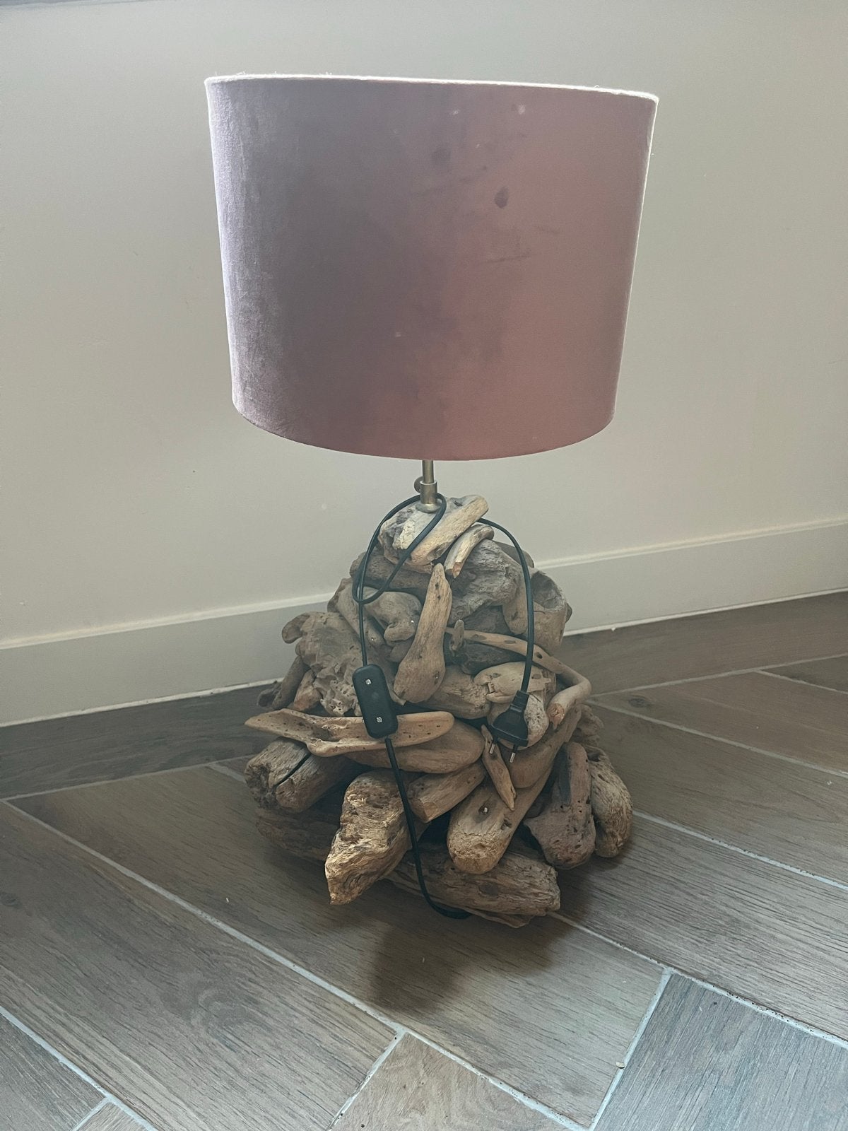 Unieke boomstammen lamp met roze suède kap, Overige merken, Gebruikt, Roze, Hout