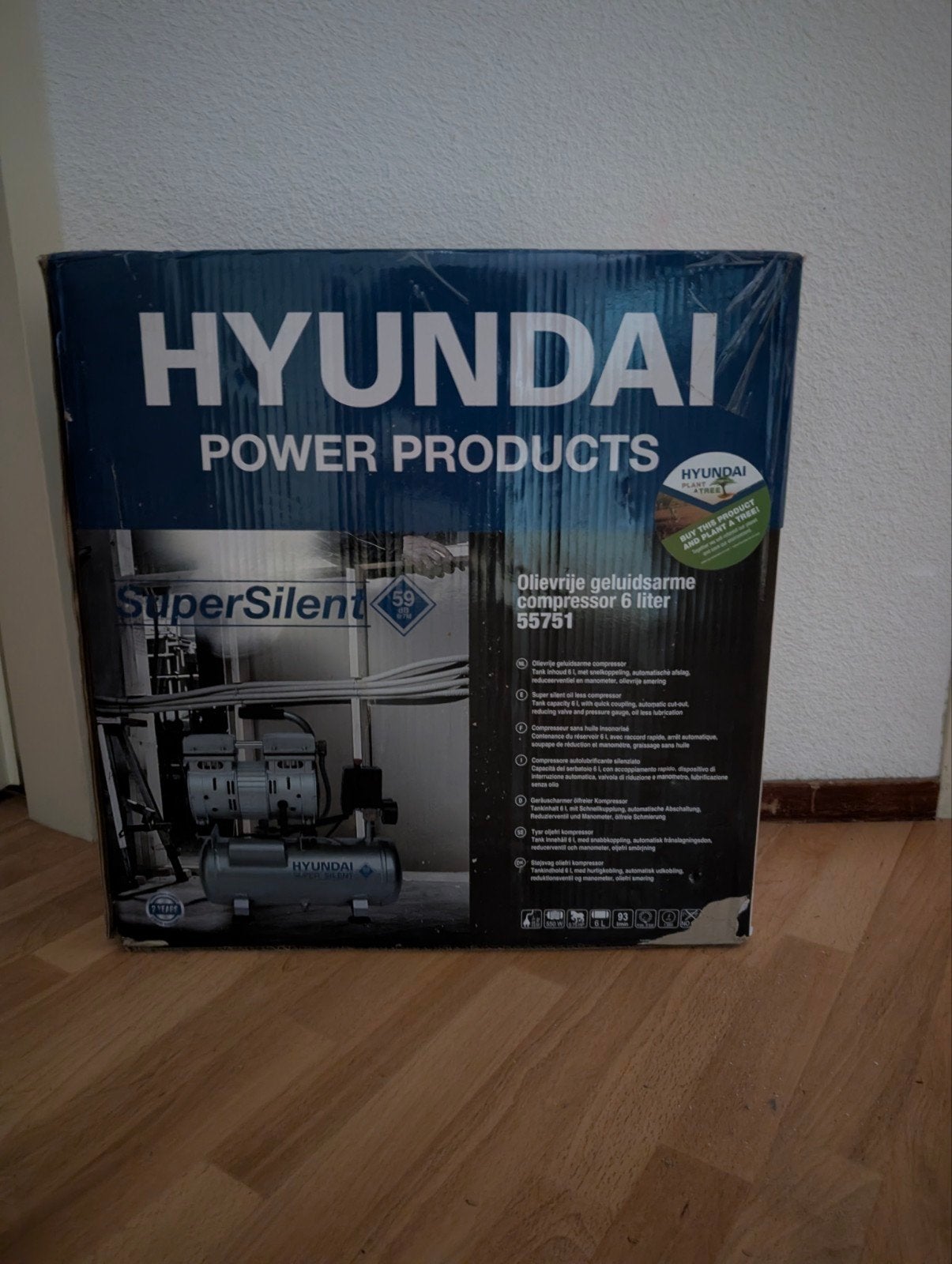 Hyundai 55751 Olievrije Geluidsarme Compressor 6 Liter, Ophalen, Geluidgedempt, 6 tot 10 bar, Nieuw