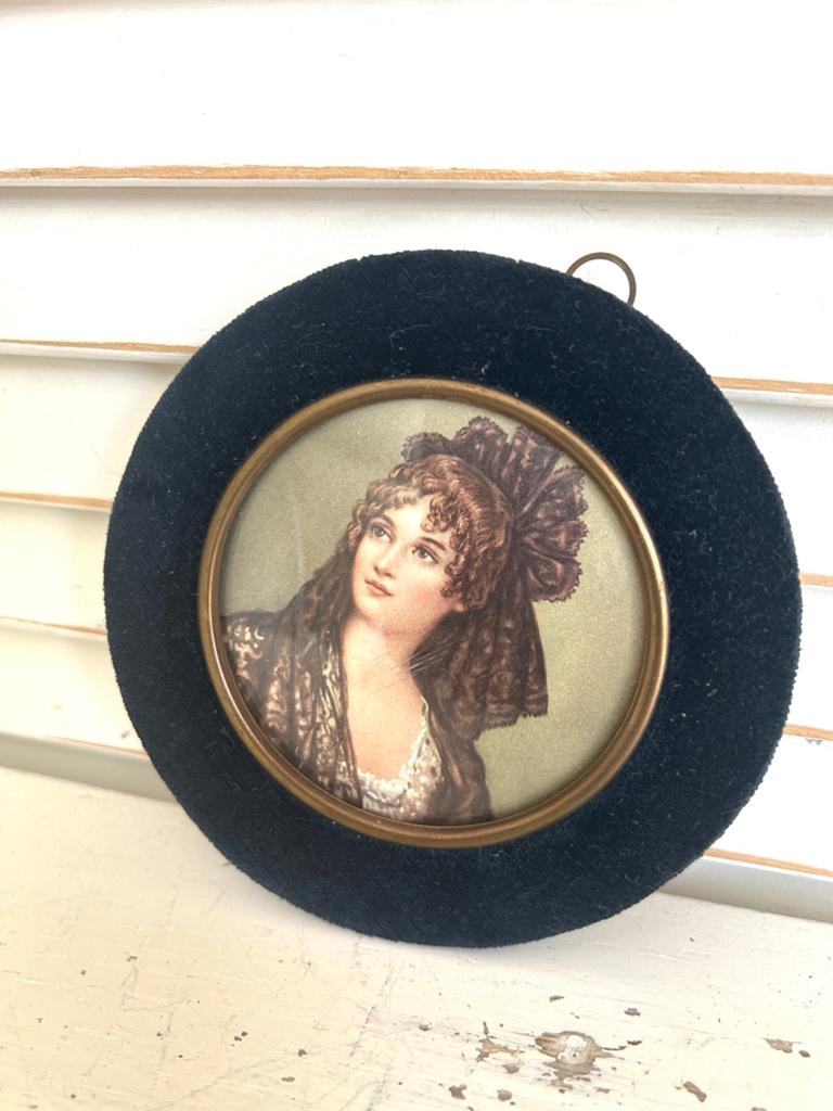 Vintage miniatuur portret prent schilderij fluweel kader, Antiek en Kunst, Ophalen