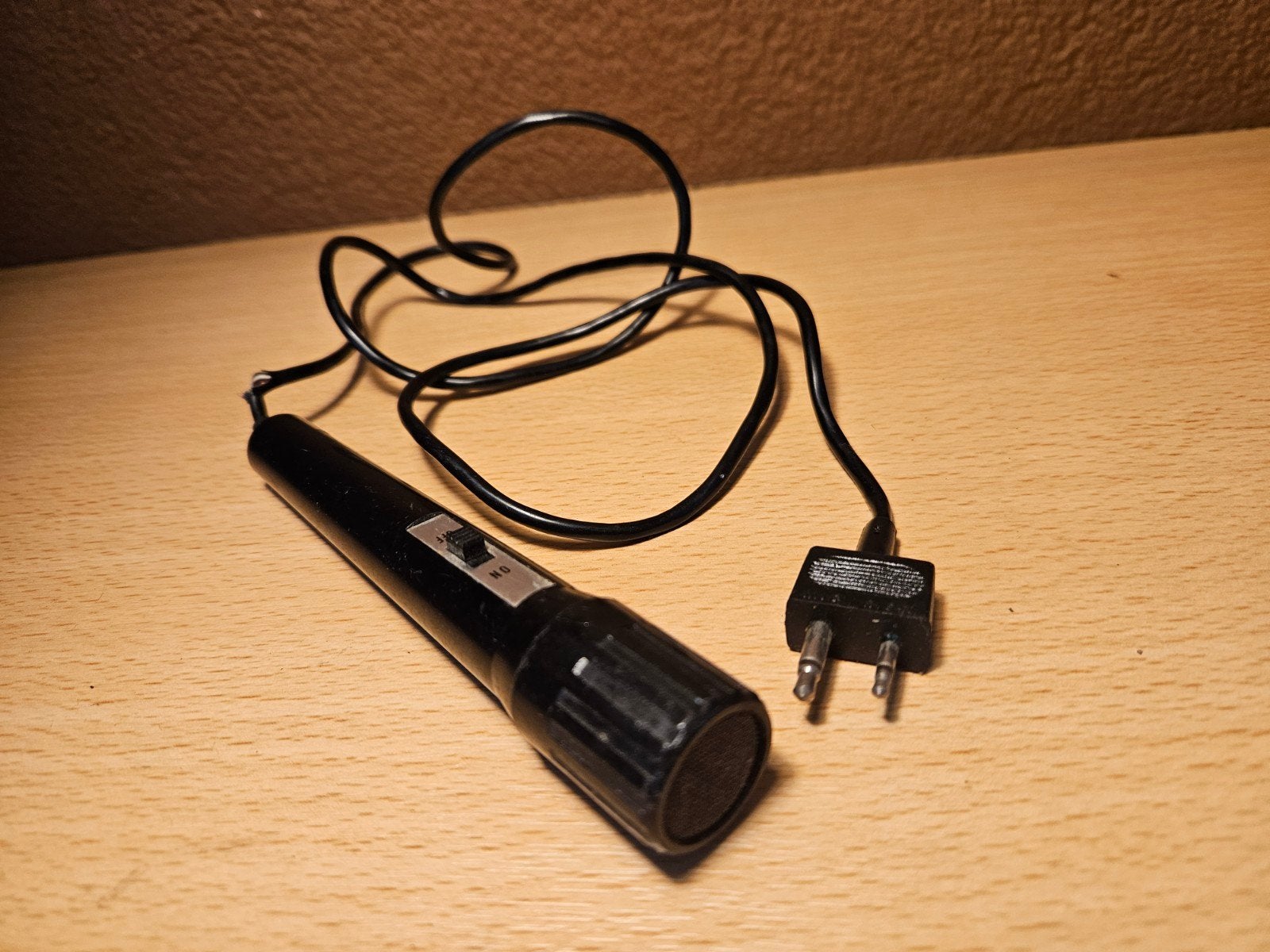 Vintage microfoon met kabel - defect, Muziek en Instrumenten, Microfoons, Gebruikt, Overige typen, Ophalen of Verzenden
