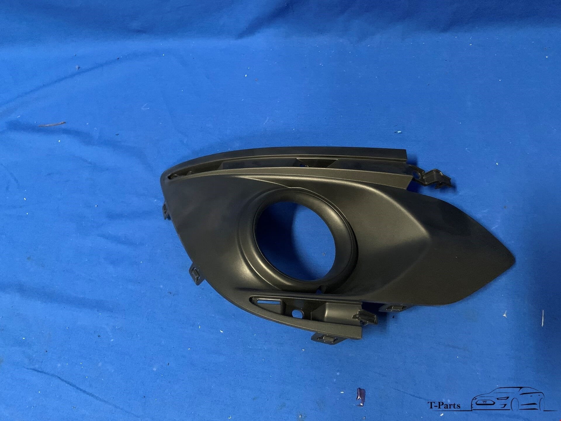 Mitsubishi space star mistlamp kapjes links rechts voorbumpe, Auto-onderdelen, Info@mitsubishi-motors.com, Voor, Nieuw, Mitsubishi Motors Corporation