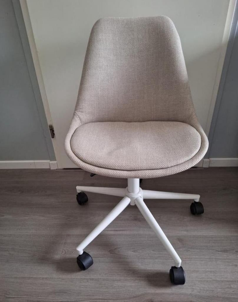 Verstelbare bureaustoel met wieltjes - Leen Bakker, Ophalen of Verzenden, Gebruikt, Beige, Bureaustoel