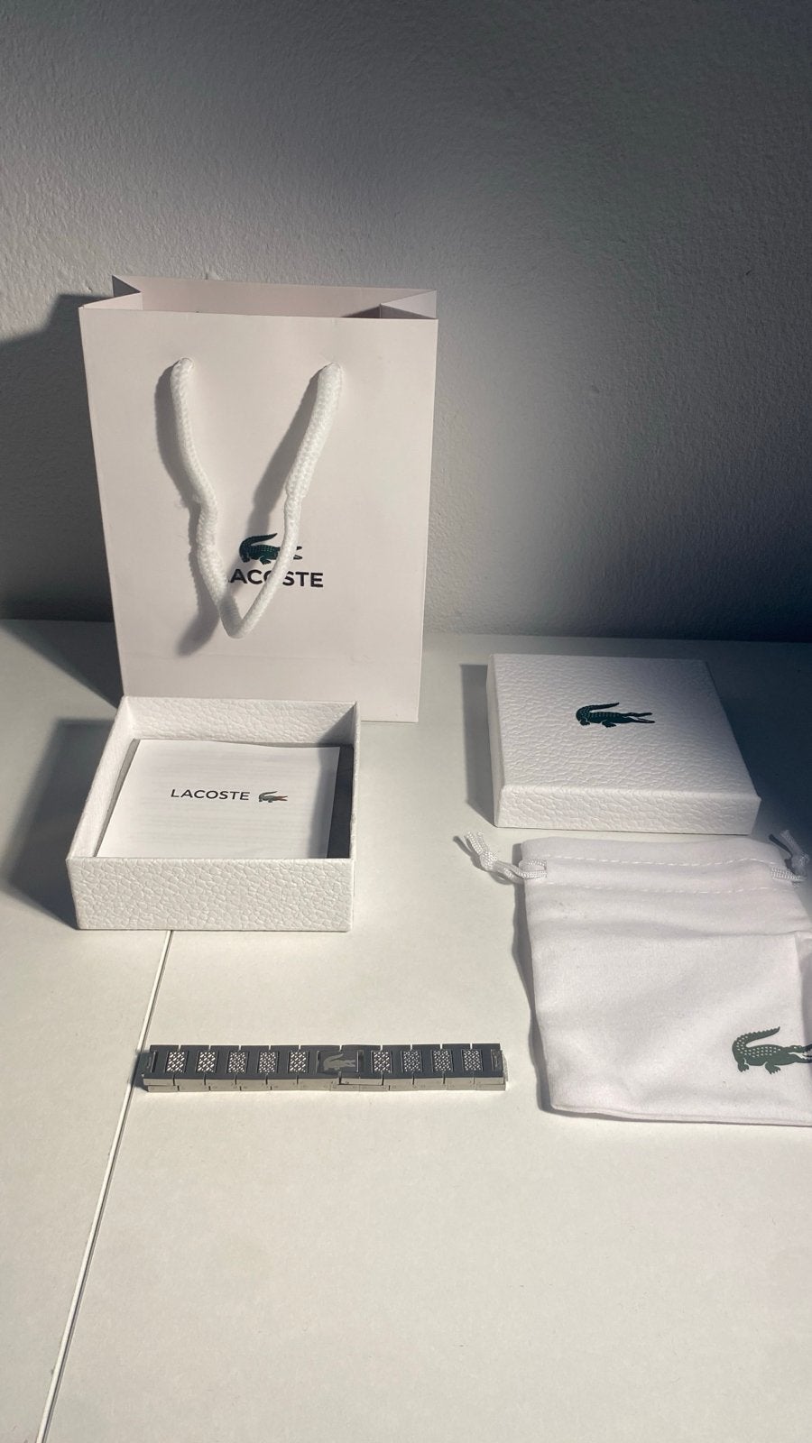 Lacoste armband met alle toebehoren - Gloednieuw, Sieraden, Tassen en Uiterlijk, Armbanden, Ophalen of Verzenden, Nieuw, Zilver