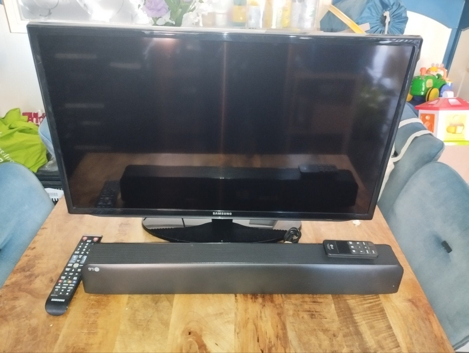 hele nette smart tv van samsung 43 inch, Alle leeftijden, Ophalen, Zo goed als nieuw, Komedie