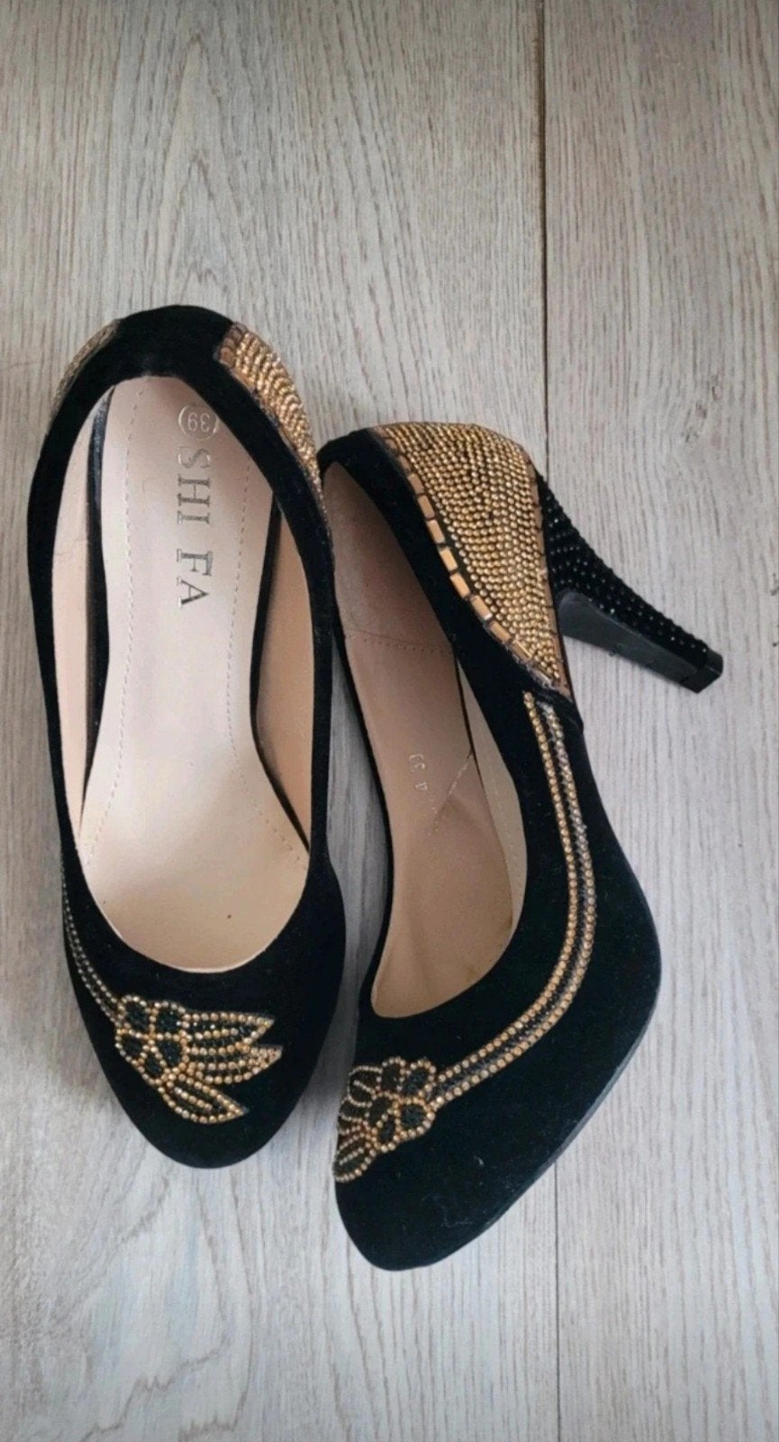 Zwarte pumps met gouden steentjes, Pumps, Zwart, Ophalen of Verzenden, Zo goed als nieuw