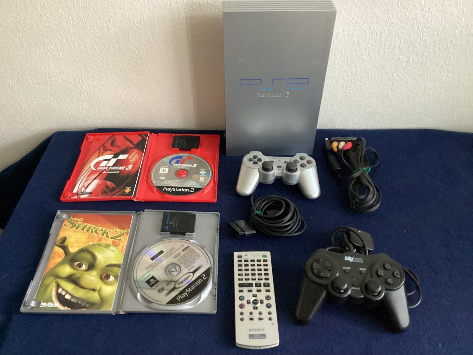 Playstation 2 + extra’s, Spelcomputers en Games, Spelcomputers | Sony PlayStation 2, Gebruikt, Phat, Met games, Met 2 controllers