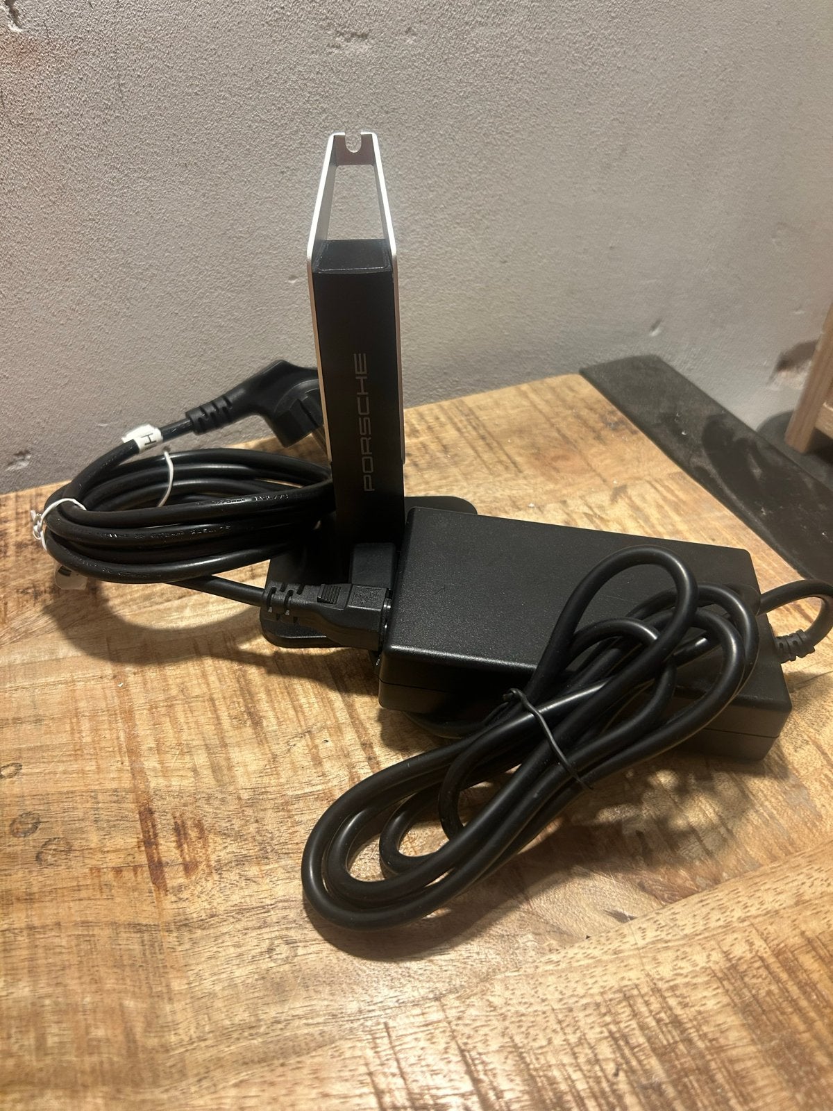 Originele Porsche Taycan Turbo Charger USB Collectors Item, Zo goed als nieuw, Adapter, PC, Overige merken