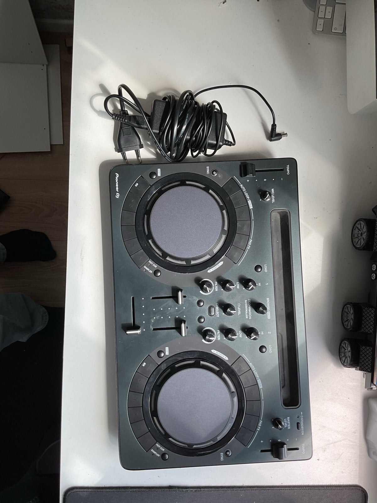 Pioneer DJ DDJ-WeGO4 DJ-controller - Zo goed als nieuw, Muziek en Instrumenten, Dj-sets en Draaitafels, Ophalen, Zo goed als nieuw