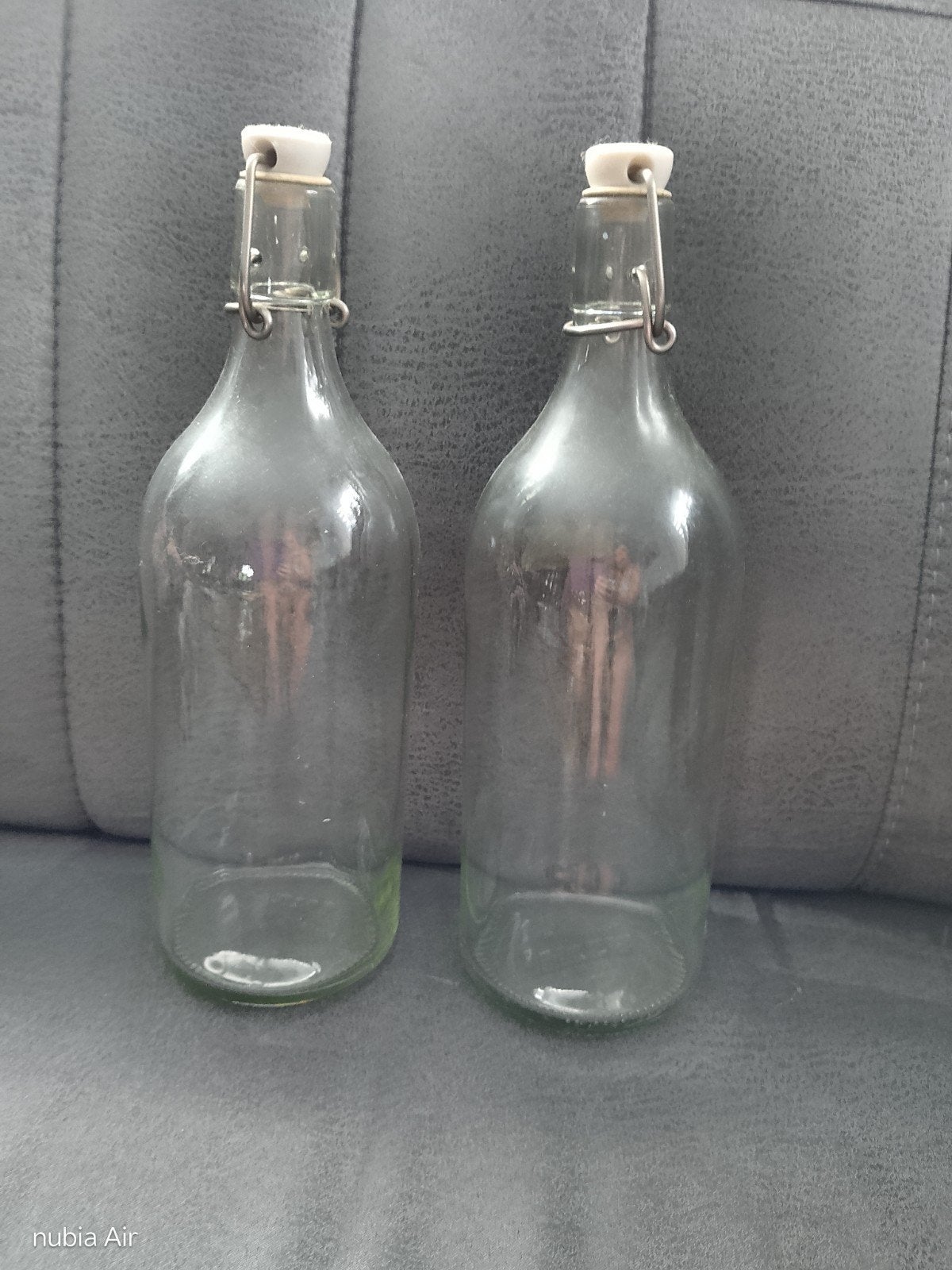 2 weckflessen, Ophalen