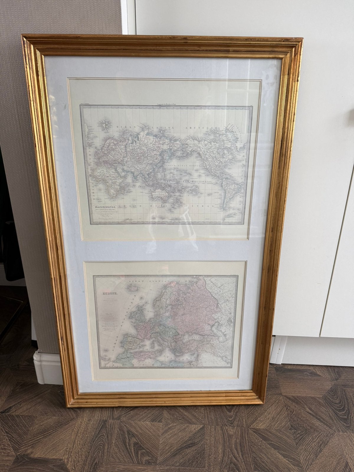Rivièra Maison – Mappemonde & L’Europe Map Gold, Huis en Inrichting, Ophalen, Gebruikt, Schilderijlijst, 67 cm