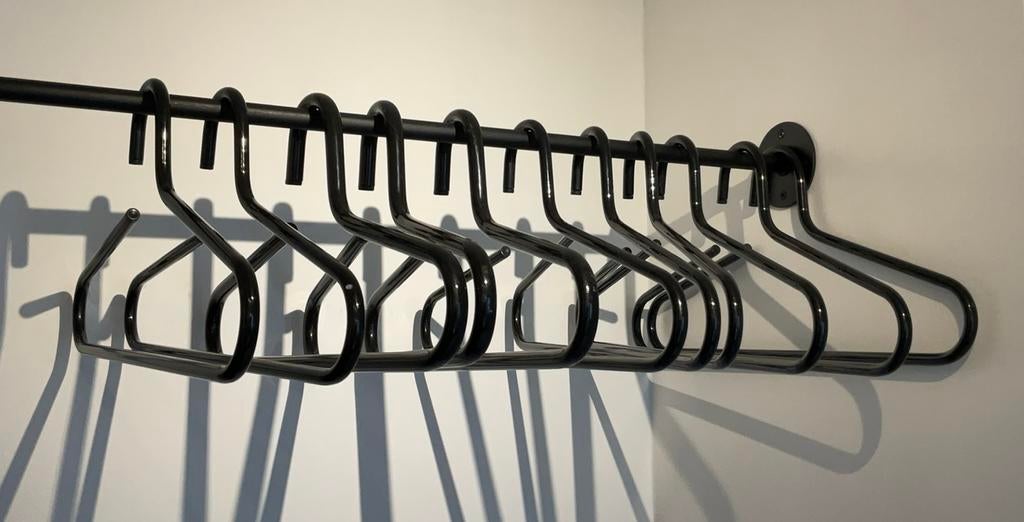 Kapstok hangers zwart metaal, 11 stuks, Wandkapstok, Gebruikt, Ophalen of Verzenden, Minder dan 100 cm