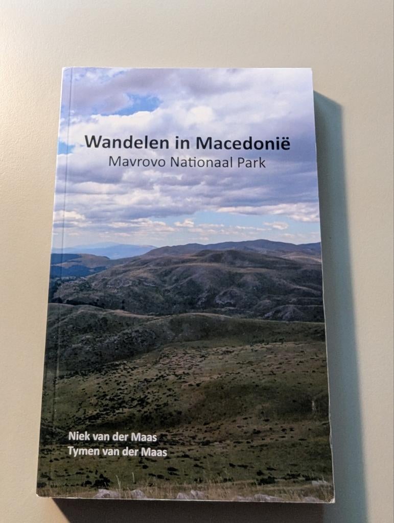 Tymen van der Maas - Wandelen in Macedonië (Mavrovo), Fiets- of Wandelgids, Europa, Ophalen of Verzenden, Zo goed als nieuw