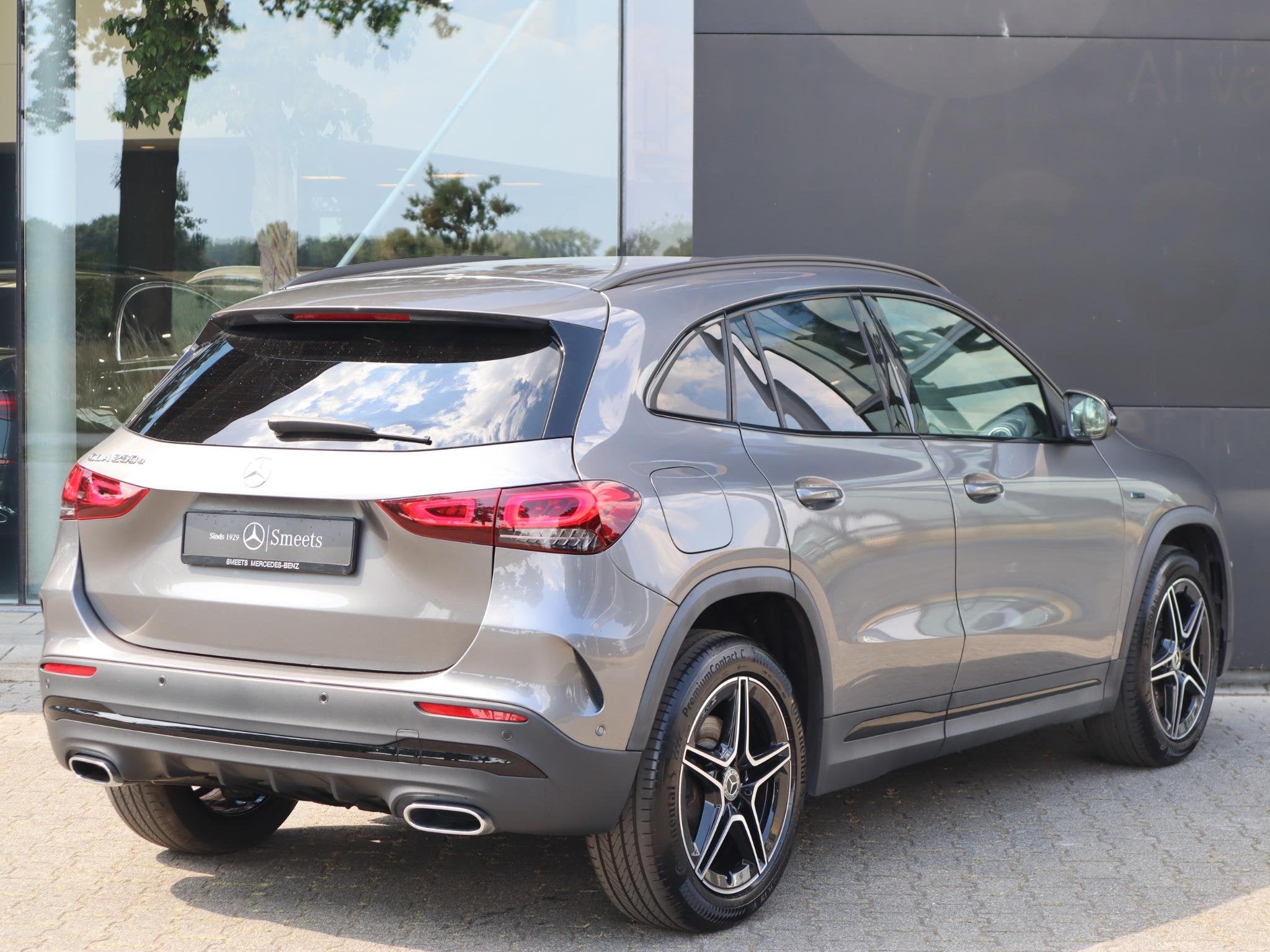 Mercedes-Benz GLA-klasse 250 e AMG Line l Stoelverwarming l, Auto's, Dealer onderhouden, 16 kWh, 160 pk, Bedrijf