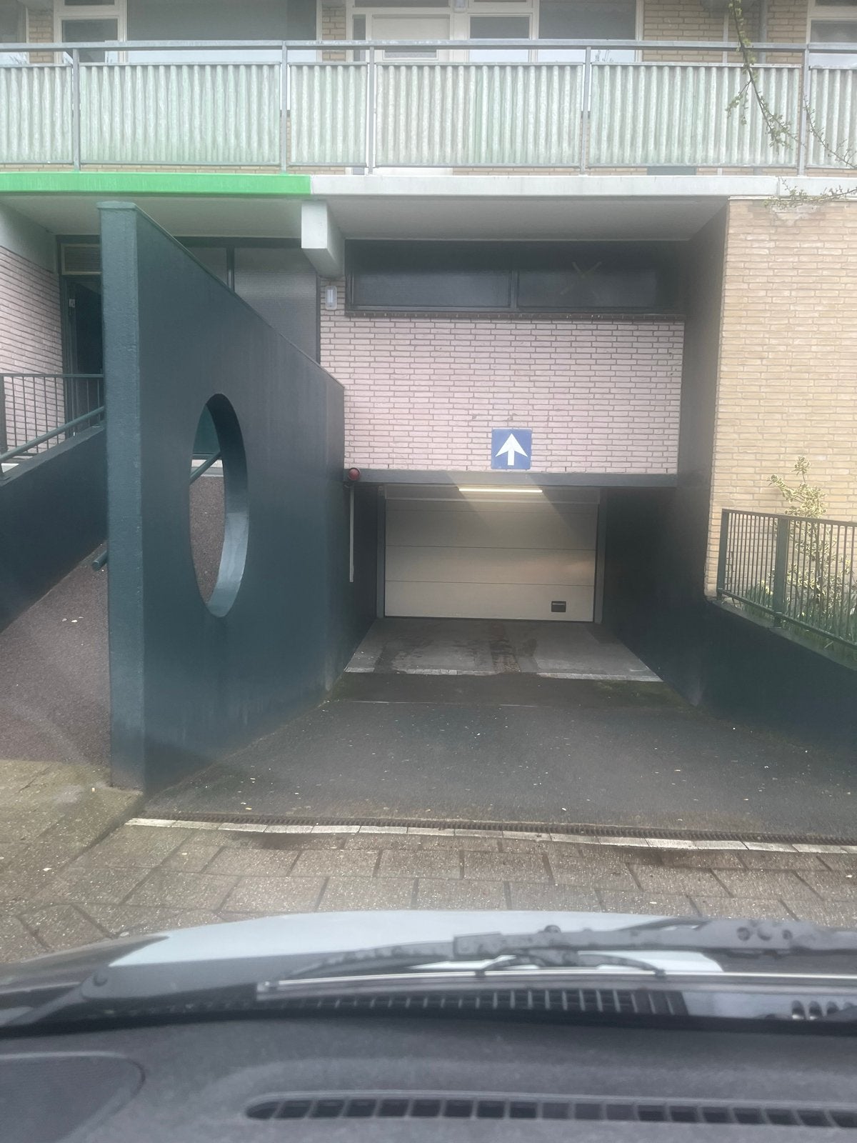 Motor stalling te huur, Ophalen