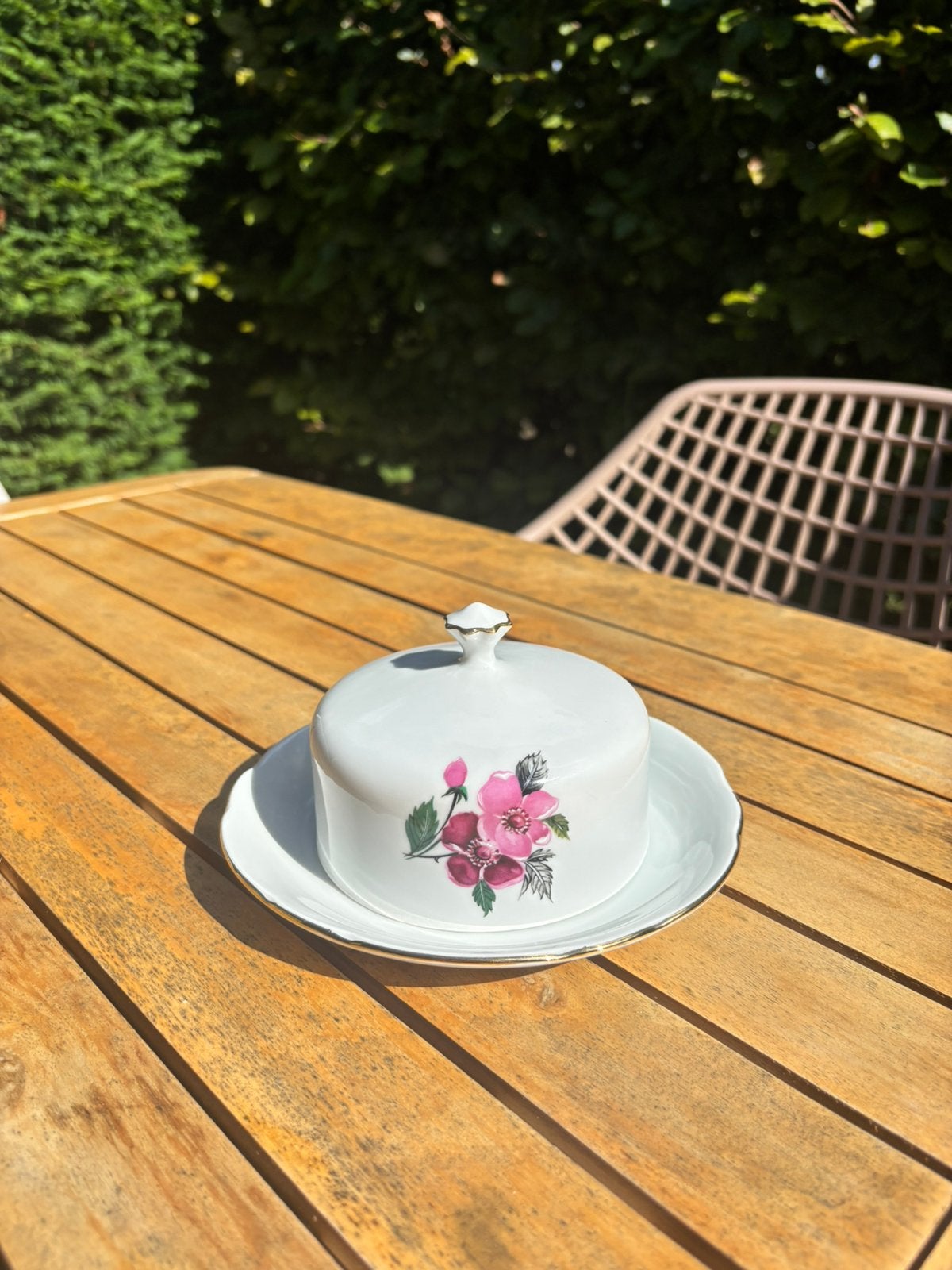 Wit porselein roze bloemen goud botervloot,vintage, Ophalen of Verzenden