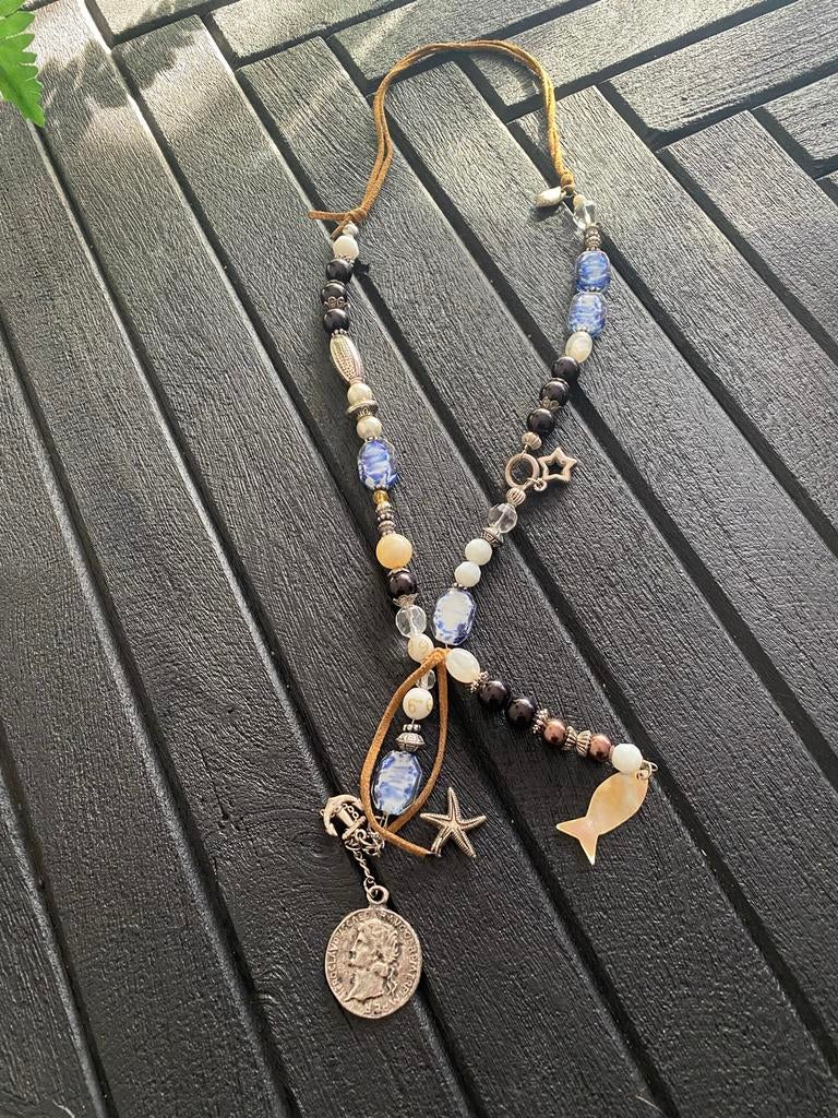 Bohemian ketting met munthanger en glazen kralen, Overige kleuren, Ophalen of Verzenden, Zo goed als nieuw, Overige materialen