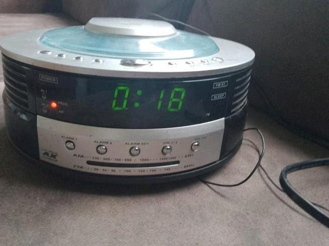 TOM-TEC Digitale Wekker Radio met CD-speler, Ophalen of Verzenden, Gebruikt, Radio, Met cd-speler