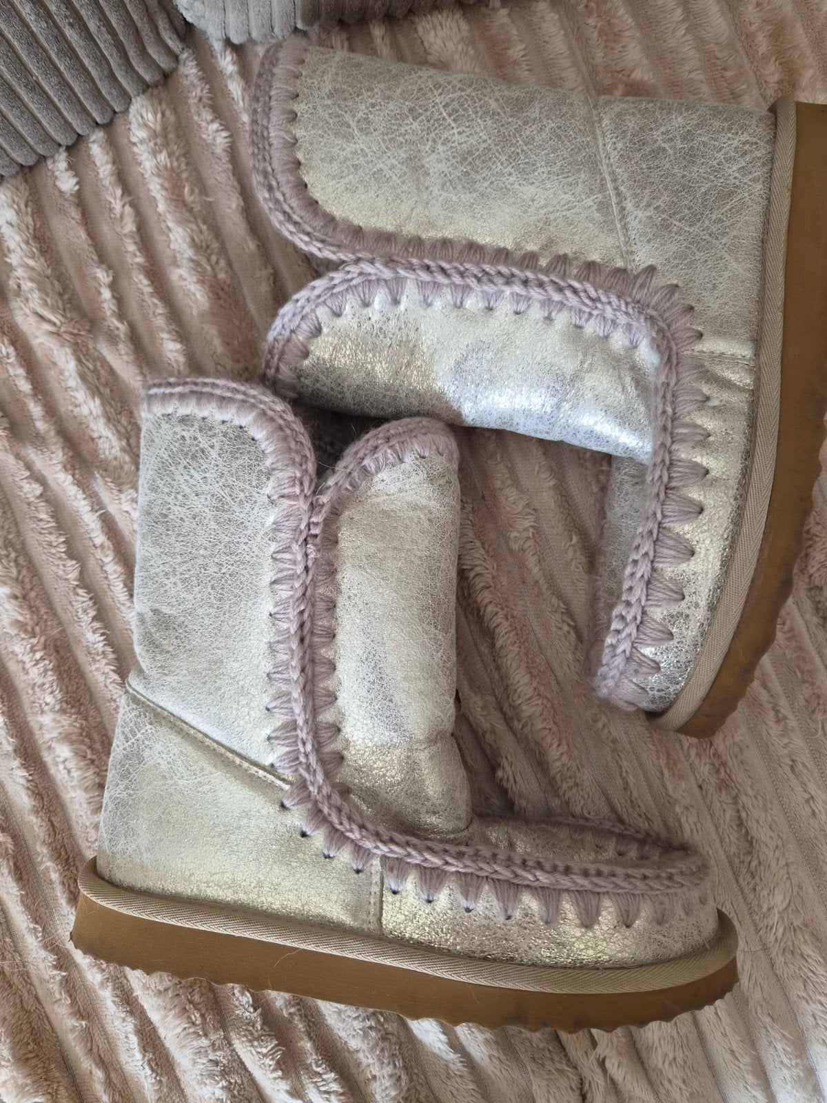 Look a like mou boots goudkleurig, Kleding | Dames, Schoenen, Ophalen of Verzenden, Zo goed als nieuw, Lage of Enkellaarzen
