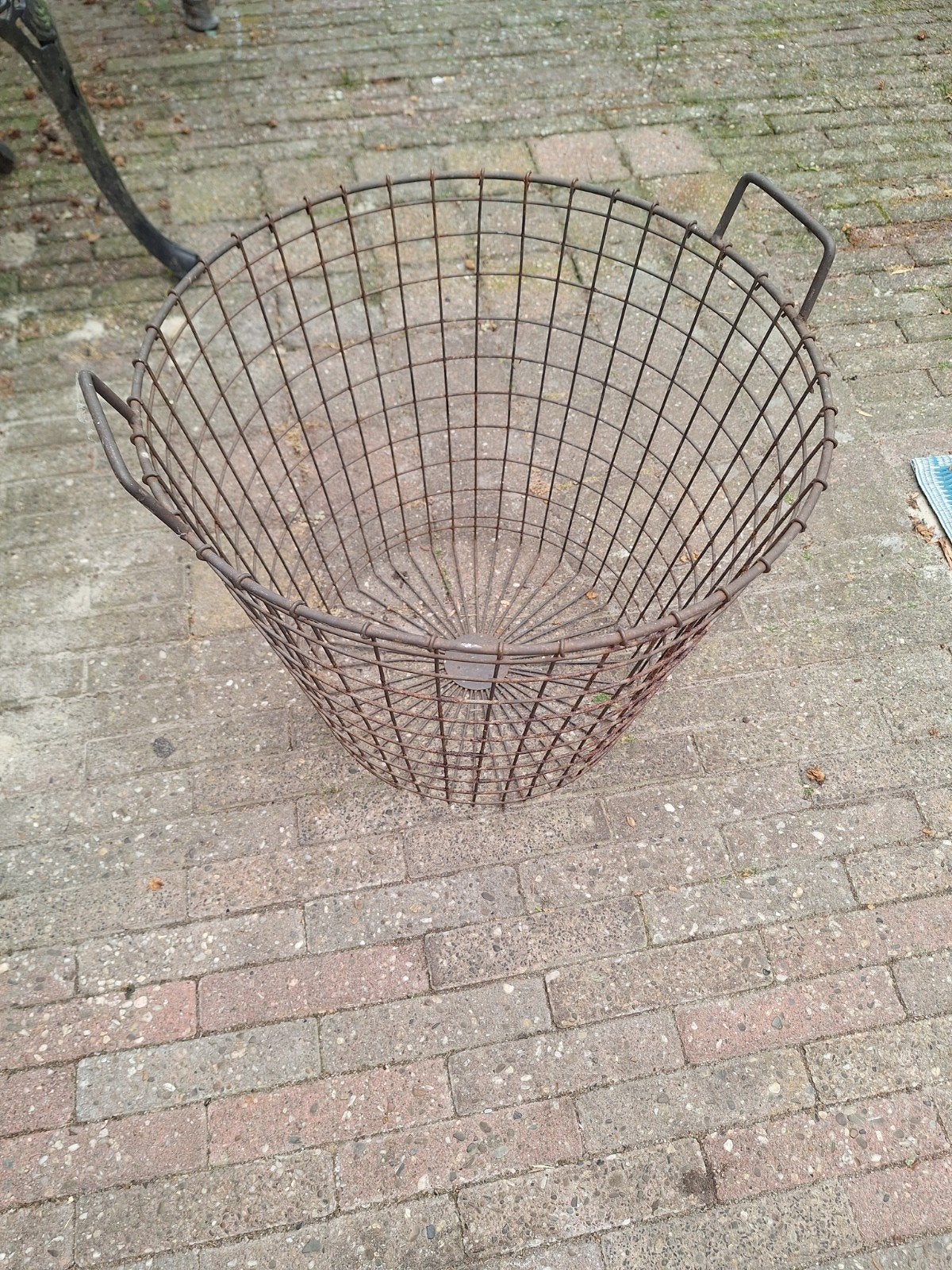 Grote vintage metalen mand met handvatten, Ophalen, Met handvatten, Gebruikt, Mand