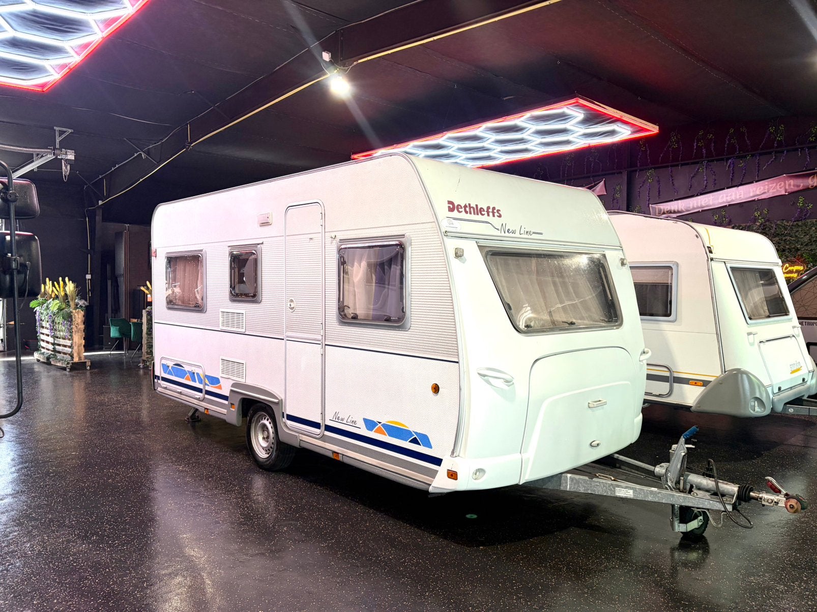 Dethleffs New Line 430 # Voortent + Luifel + Uitbouw 4 pers, Standaardzit, Schokbreker, Bedrijf, 750 - 1000 kg