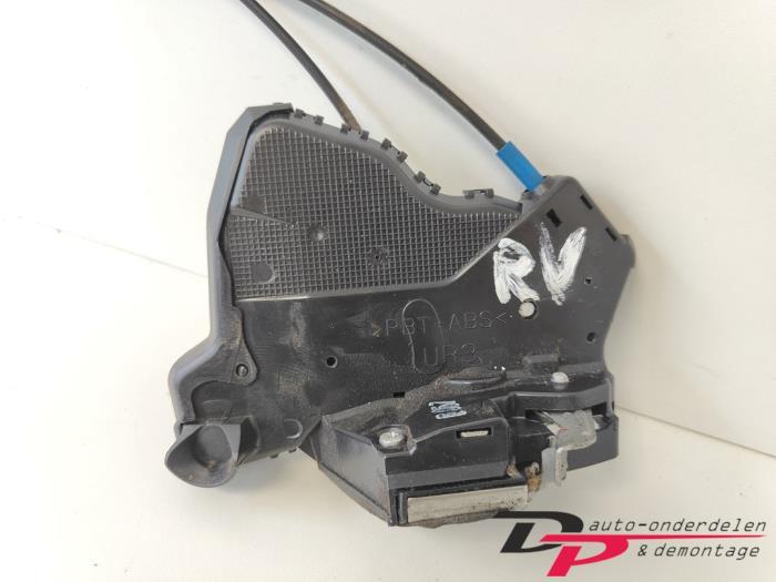 Deurslot Mechaniek 4Deurs rechts-voor van een Toyota Avensis, Gebruikt, -, -, Ophalen of Verzenden