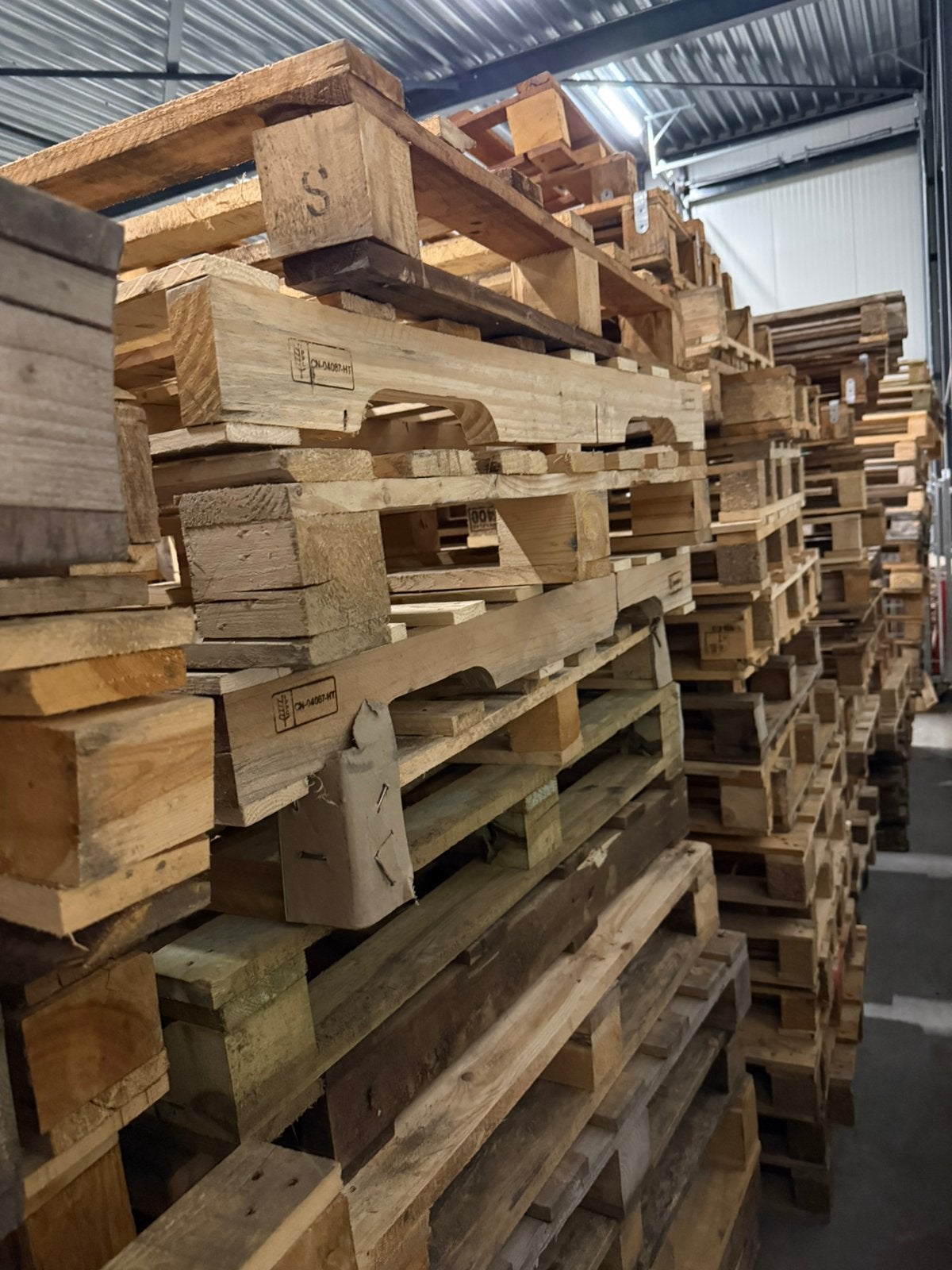 Gratis afhalen, oude pallets voor aanmaakhout, Ophalen, Zo goed als nieuw, 50 mm of meer, Pallet